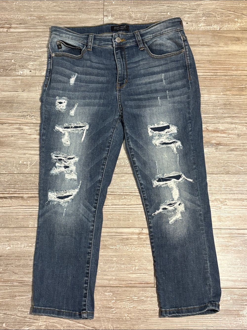 Judy Blue Distressed Dark Blue Capri Fit Jeans 11/30